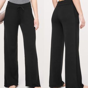 lululemon in the comfort zone pant